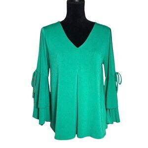 Cupio Tiered Cold Shoulder Sleeve V-Neck Blouse in Green - Size Medium